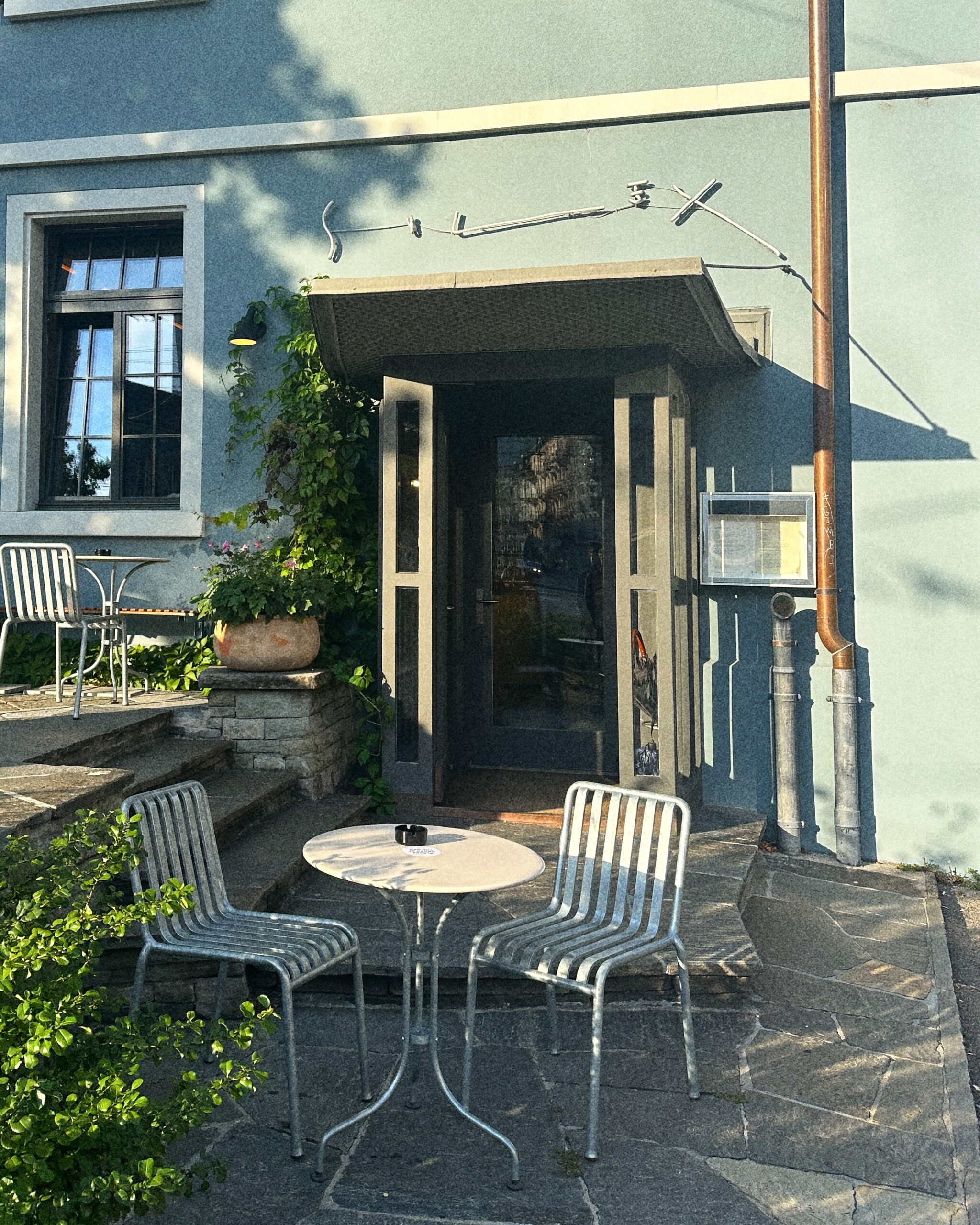 
Weinbar-Silex_Aussen-TIsch